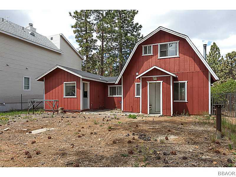 609 Riverside Avenue Sugarloaf, CA 92386 - Photo 24 of 25 a front of a house with a yard