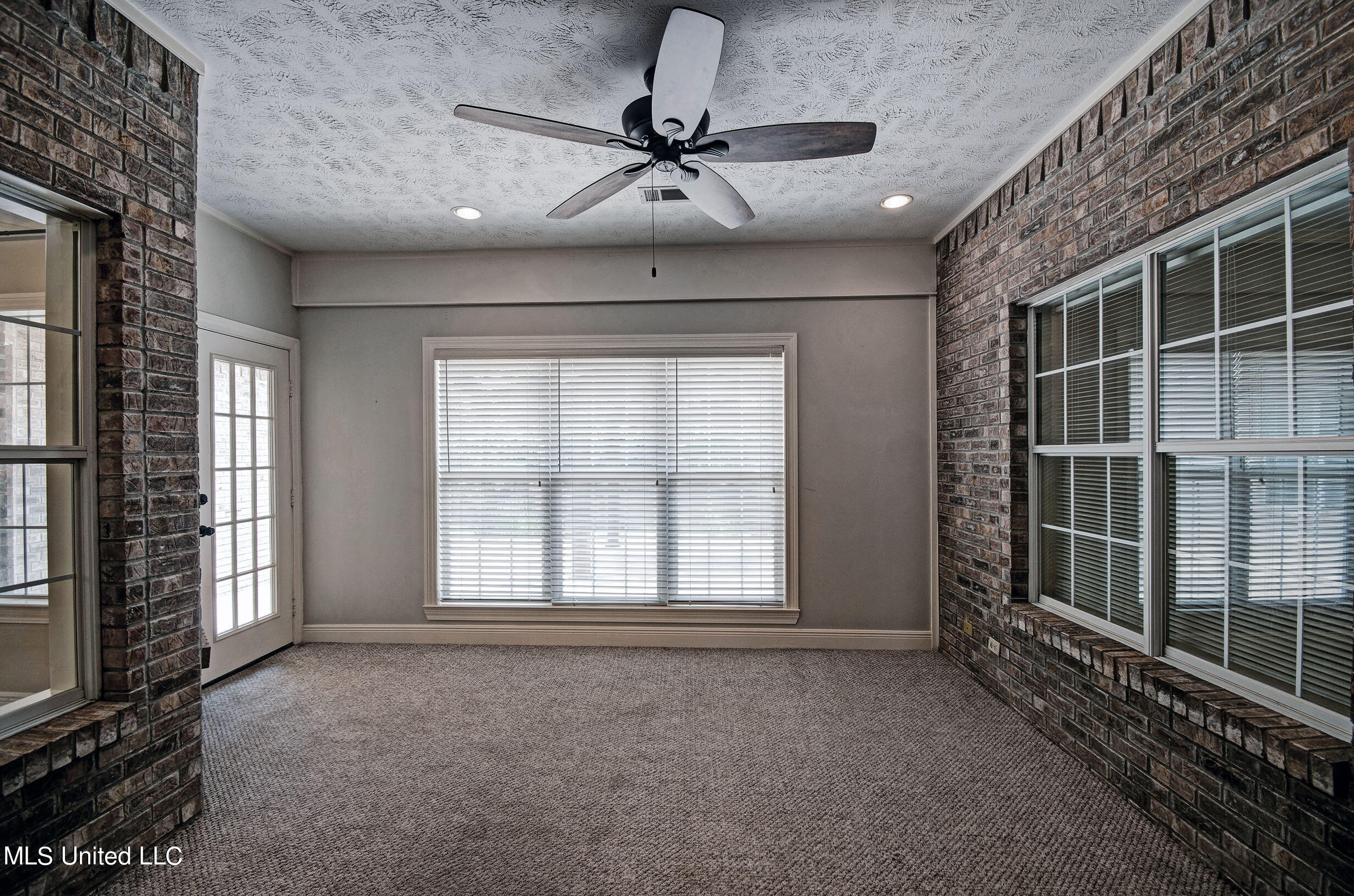 524 Ridge Circle Brandon, MS 39047 - Photo 15 of 37 Sun Room