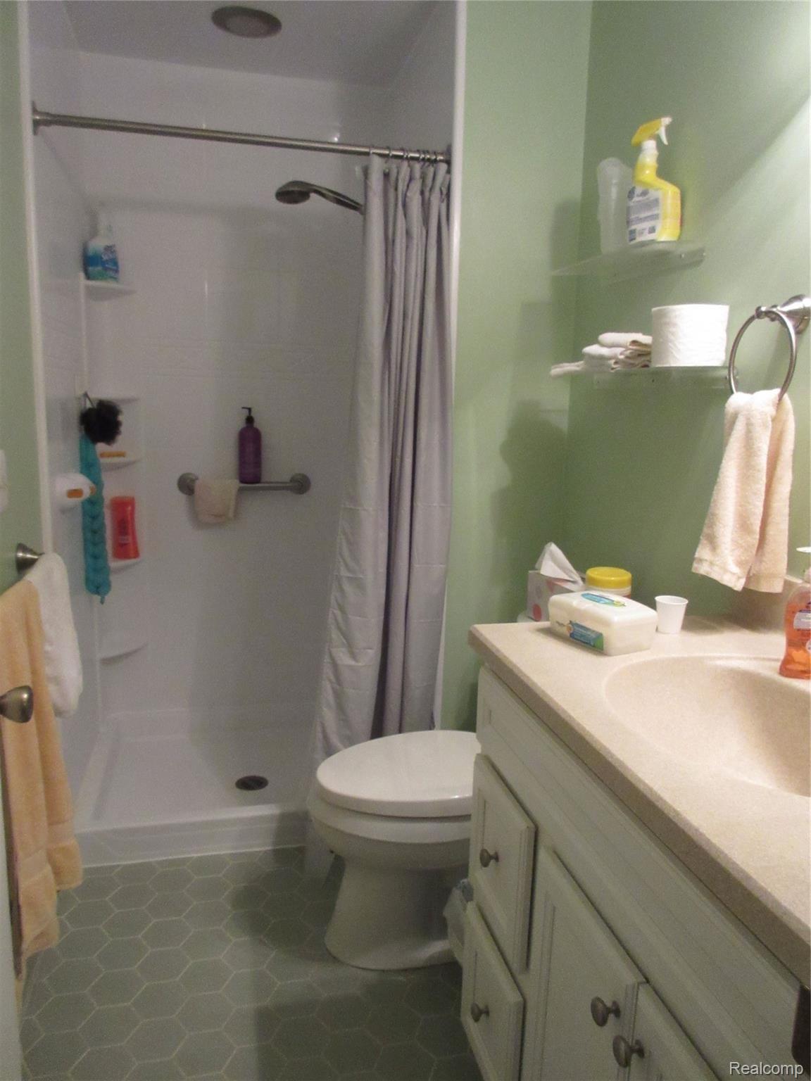 23235 Farmington Road Farmington, MI 48336 - Photo 19 of 27 IMG_0125.JPG