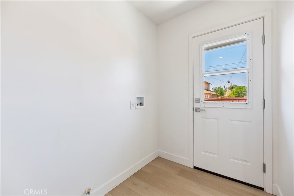 3011 5th Los Angeles, CA 90018 - Photo 30 of 44 a small space with a window