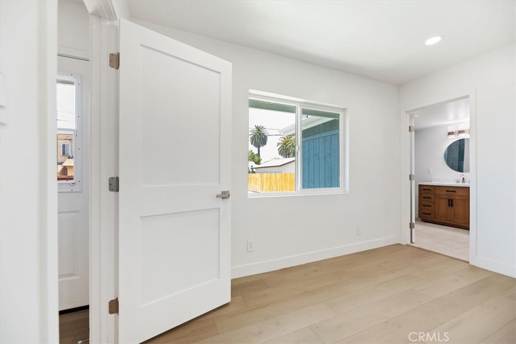 3011 5th Los Angeles, CA 90018 - Photo 31 of 44 a bedroom with a bed and a mirror