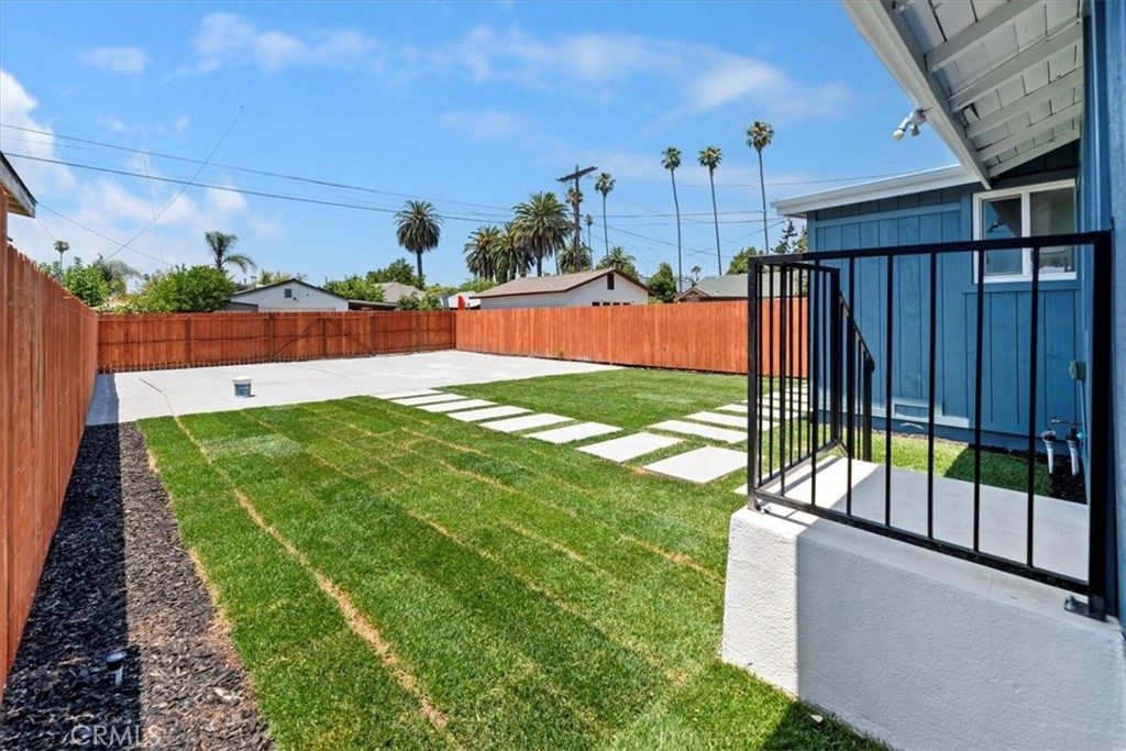 3011 5th Los Angeles, CA 90018 - Photo 40 of 44 a view of a backyard with a garden