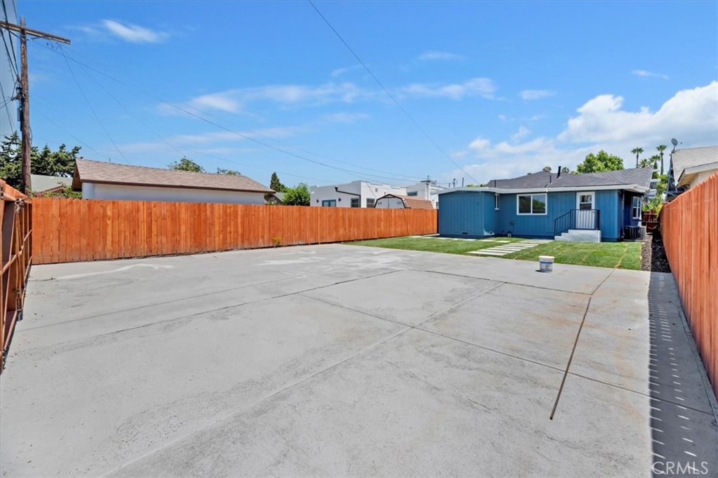 3011 5th Los Angeles, CA 90018 - Photo 42 of 44 a view of swimming pool with an outdoor seating and a garage