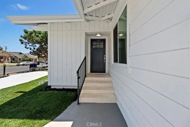 a view of a pathway of a house
