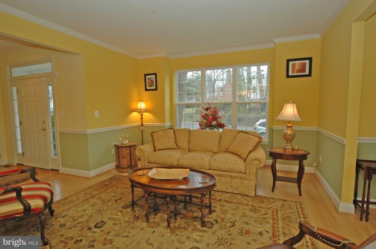 4 Devon Road Silver Spring, MD 20910 - Photo 22 of 27 Living Room