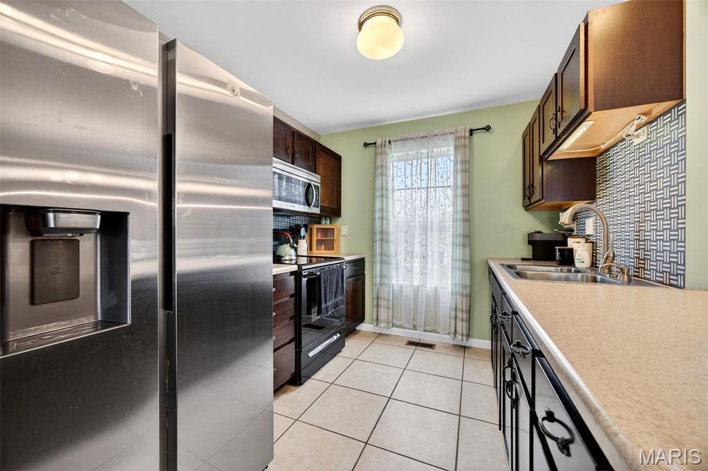 38 Shady Tree Court Winfield, MO 63389 - Photo 11 of 36