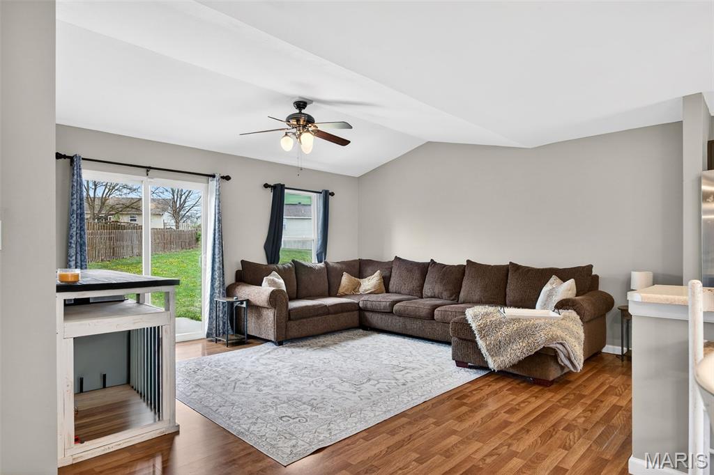 38 Shady Tree Court Winfield, MO 63389 - Photo 3 of 36