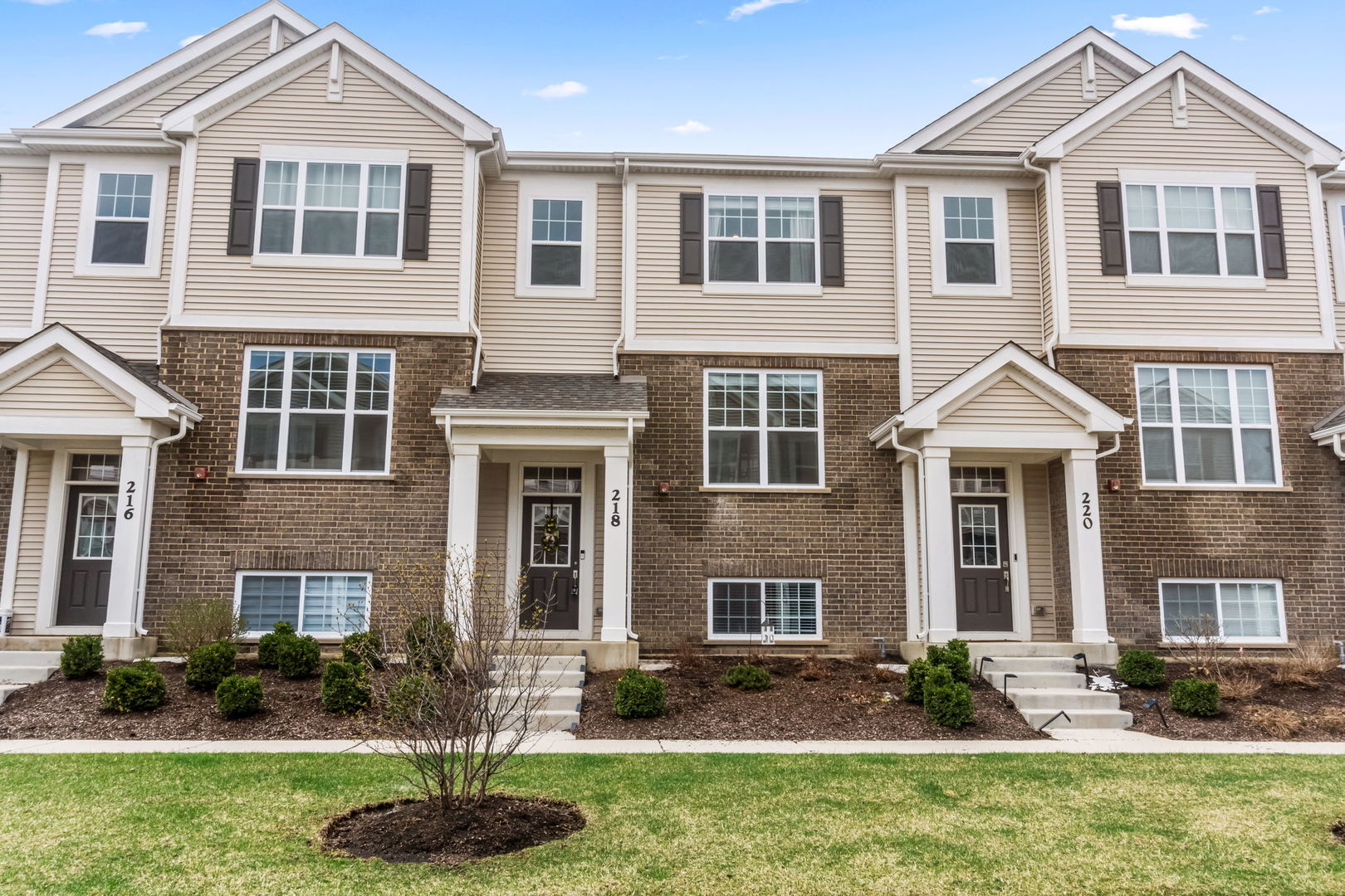 218 Timberleaf Circle Roselle, IL 60172 - Photo 1 of 34