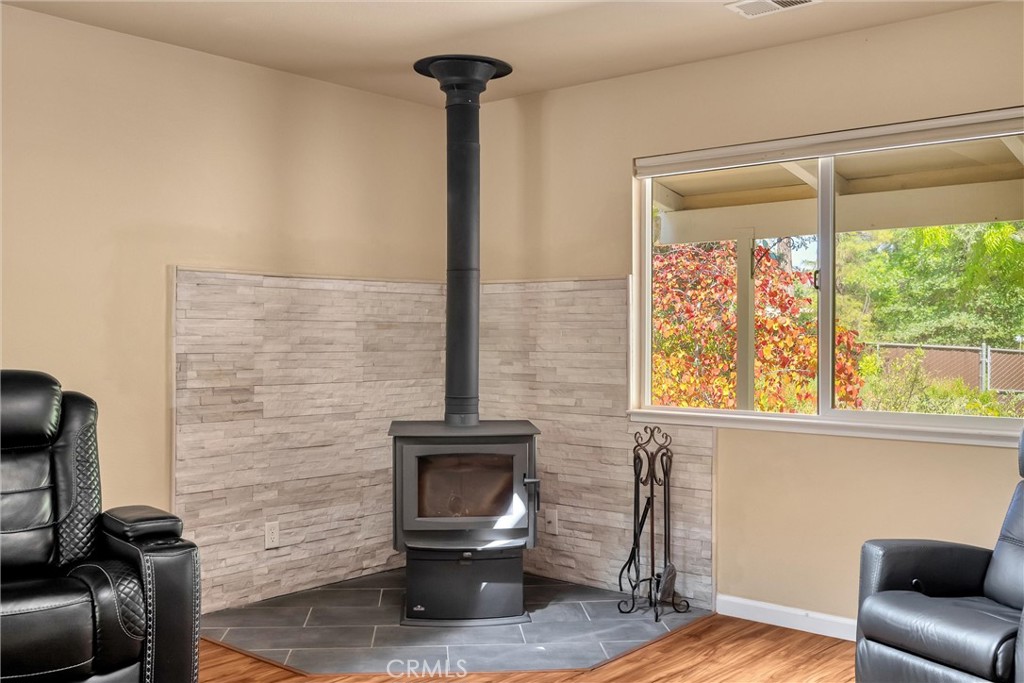 1394 Wagstaff Road Paradise, CA 95969 - Photo 8 of 46 a living room with furniture
