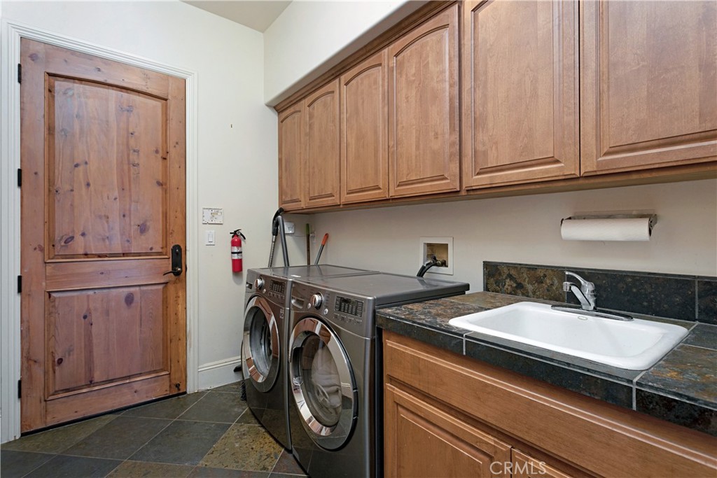 4106 Rock Mountain Road Fallbrook, CA 92028 - Photo 27 of 36 a utility room with dryer and washer