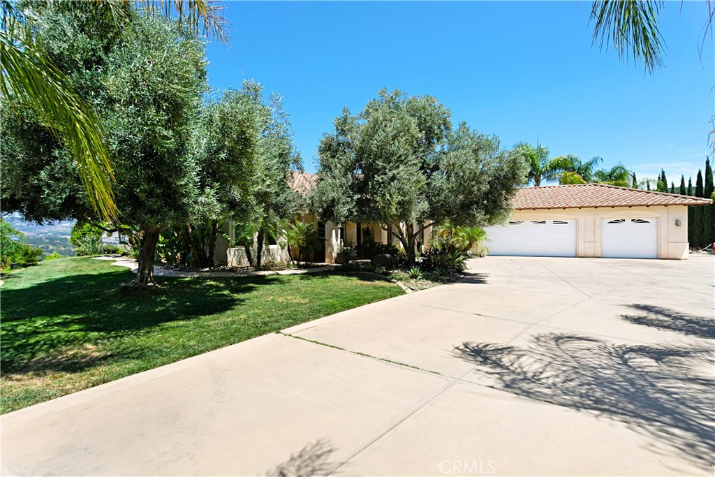 4106 Rock Mountain Road Fallbrook, CA 92028 - Photo 35 of 36 a view of a backyard of the house
