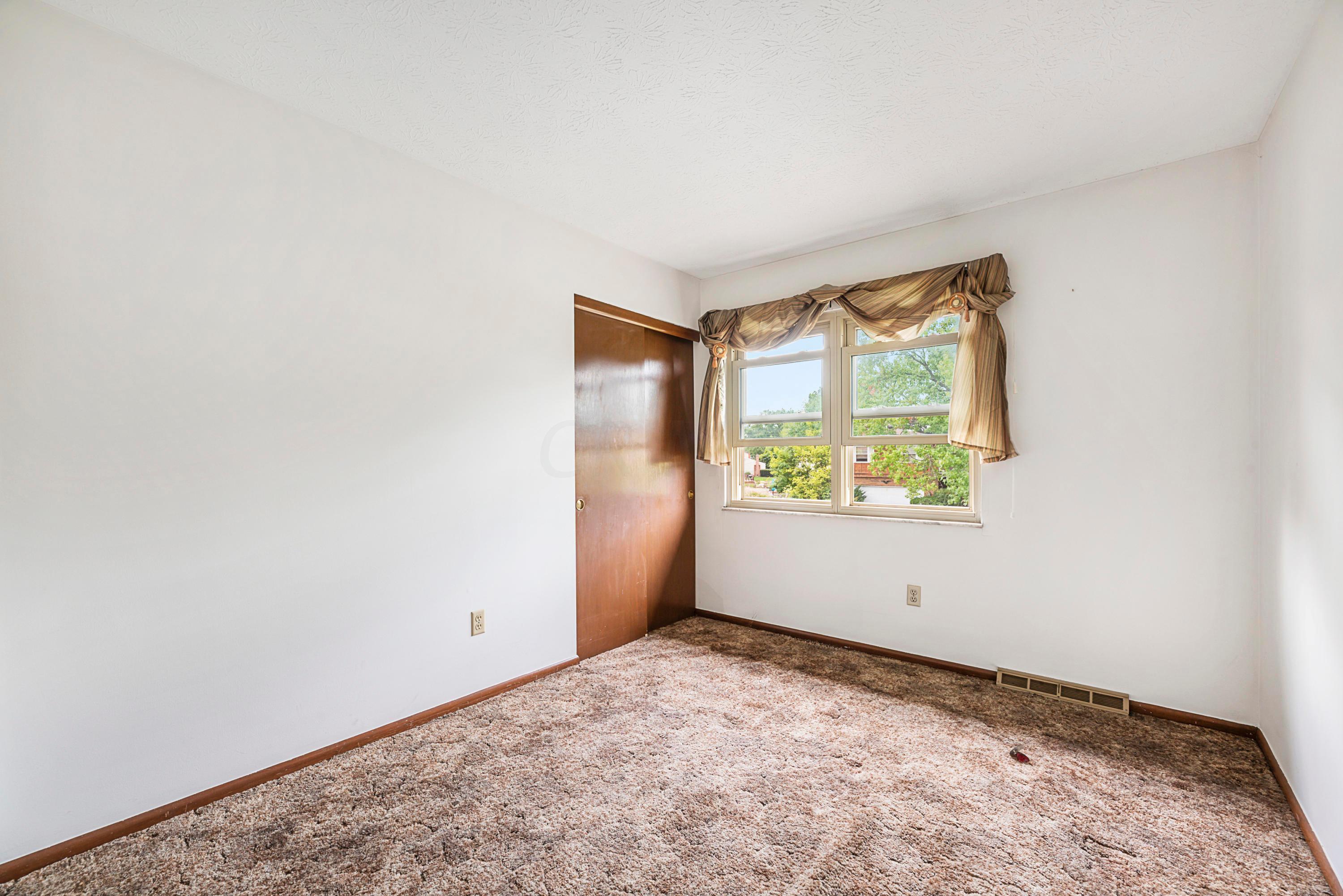5458 Cedarbush Road Columbus, OH 43229 - Photo 28 of 37 Gallery Image 28