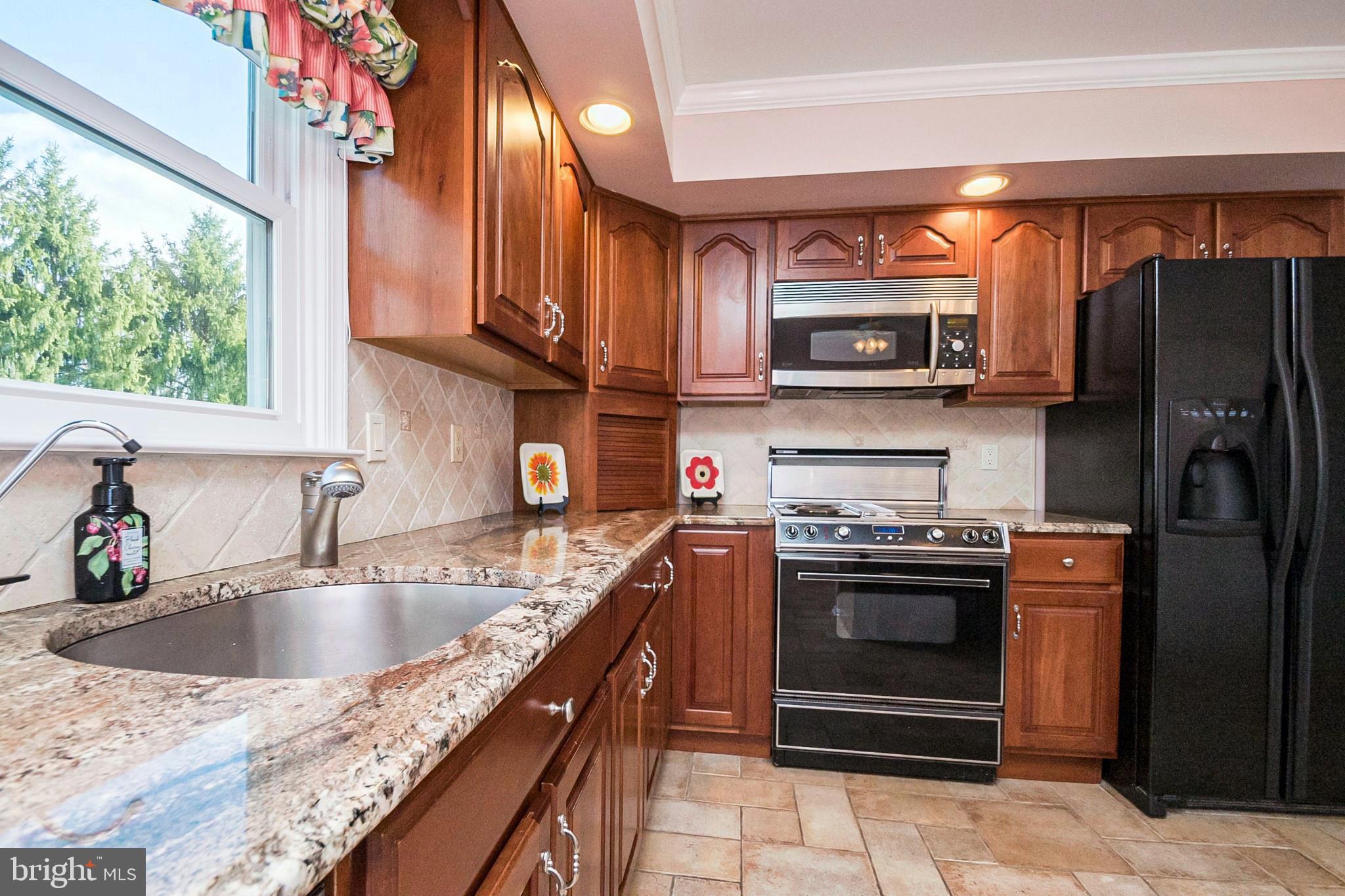 104 Bridle Path East Hockessin, DE 19707 - Photo 12 of 36 kitchen