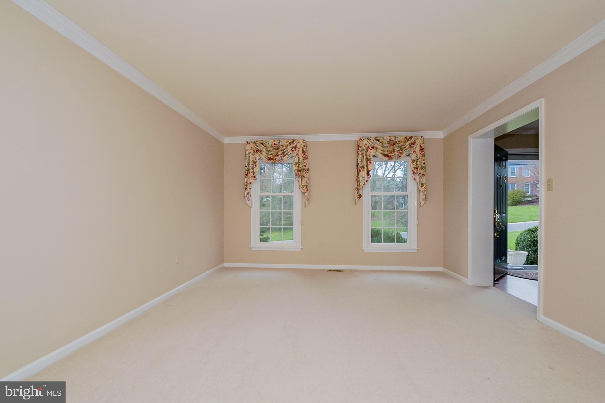 104 Bridle Path East Hockessin, DE 19707 - Photo 20 of 36 Living Room