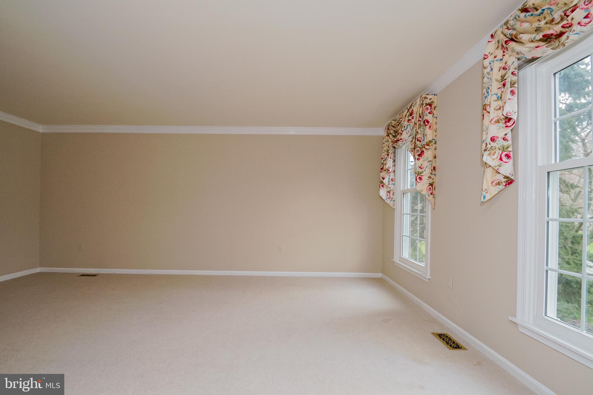 104 Bridle Path East Hockessin, DE 19707 - Photo 21 of 36 Living Room