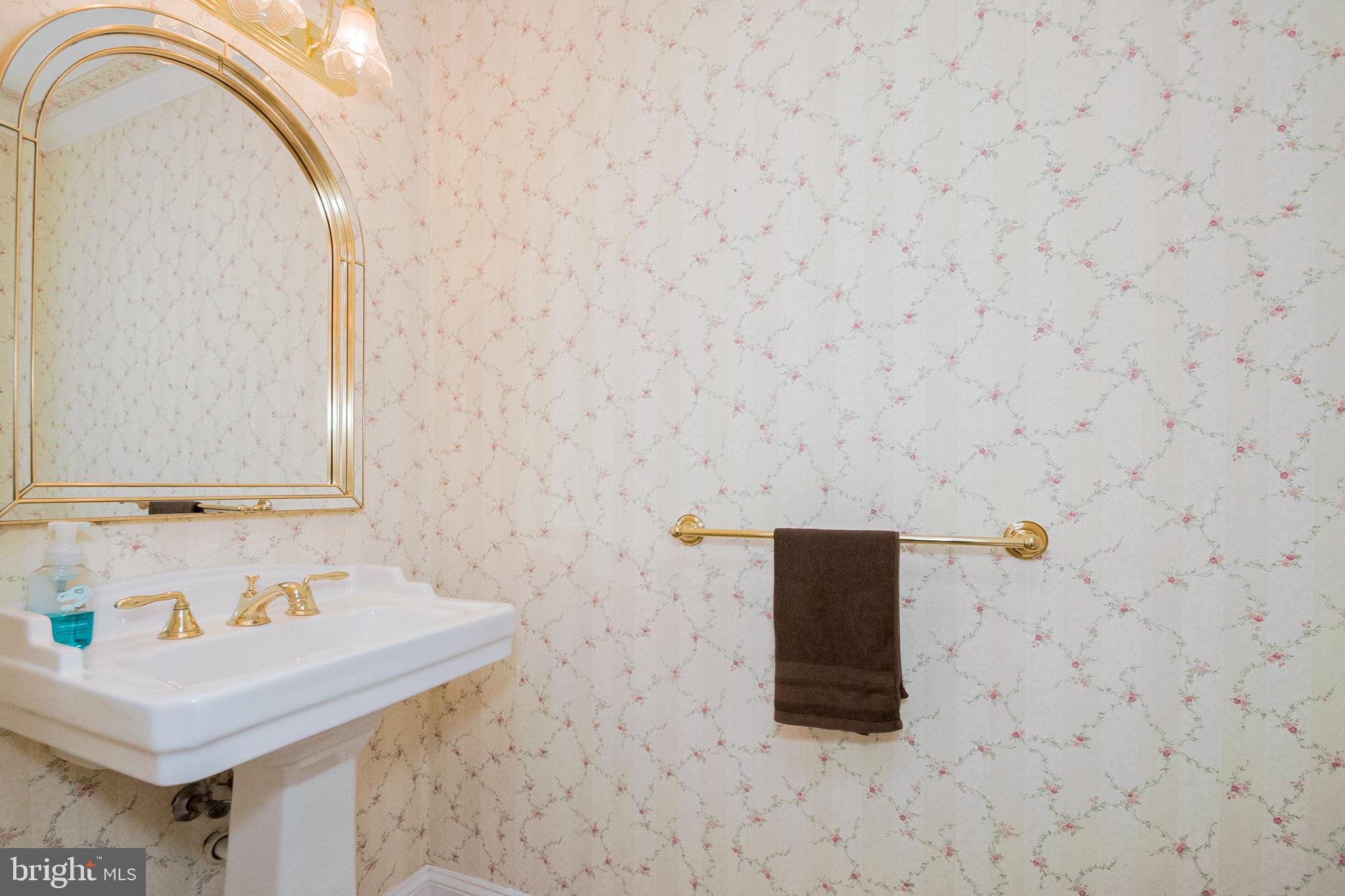 104 Bridle Path East Hockessin, DE 19707 - Photo 22 of 36 1st-floor powder room