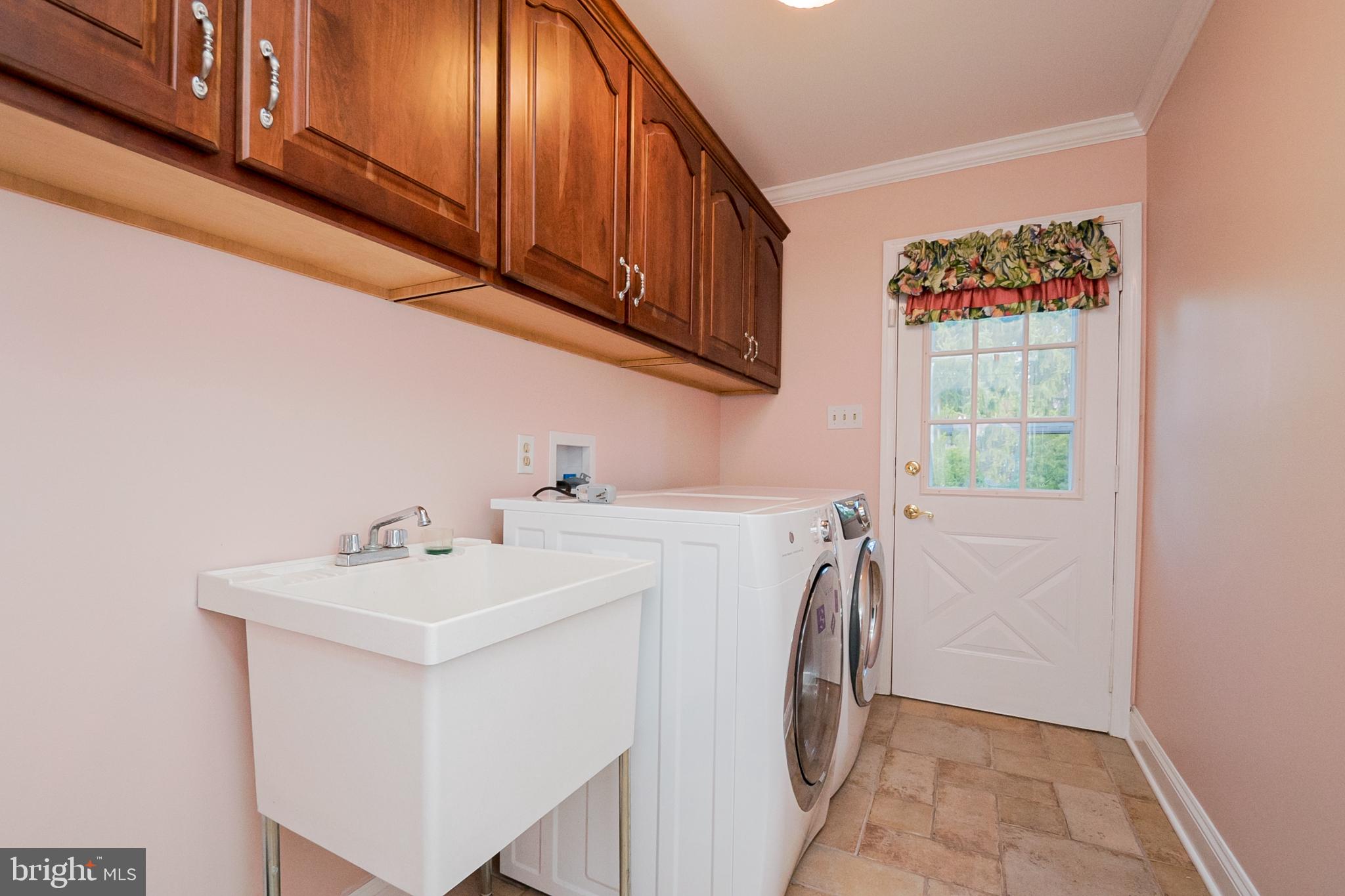 104 Bridle Path East Hockessin, DE 19707 - Photo 23 of 36 1st-floor laundry room