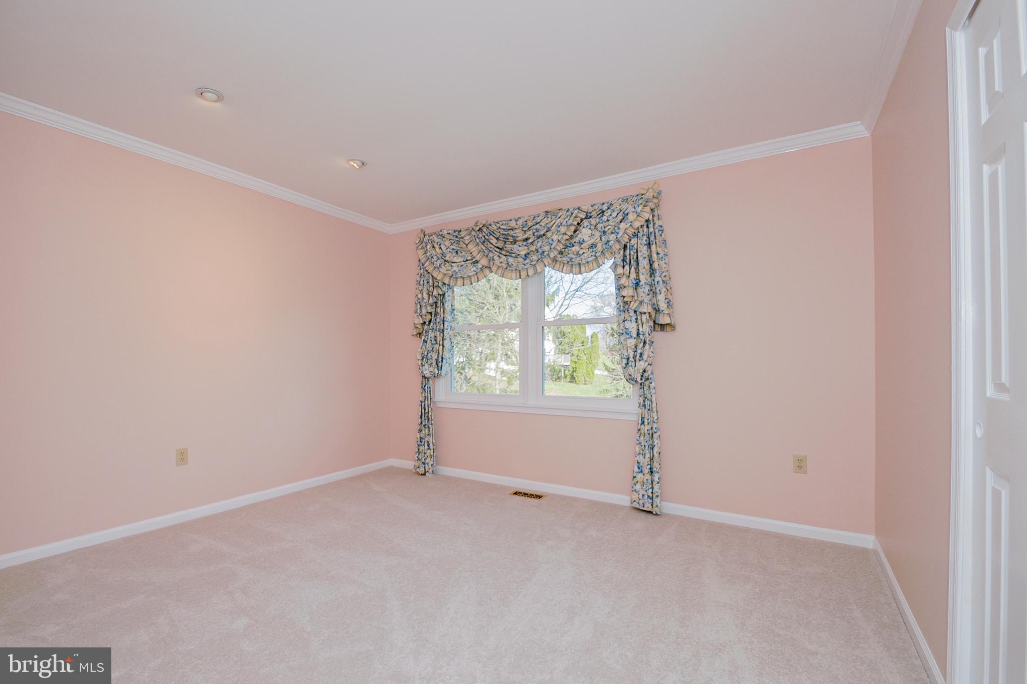 104 Bridle Path East Hockessin, DE 19707 - Photo 32 of 36 2nd-floor 3rd bedroom