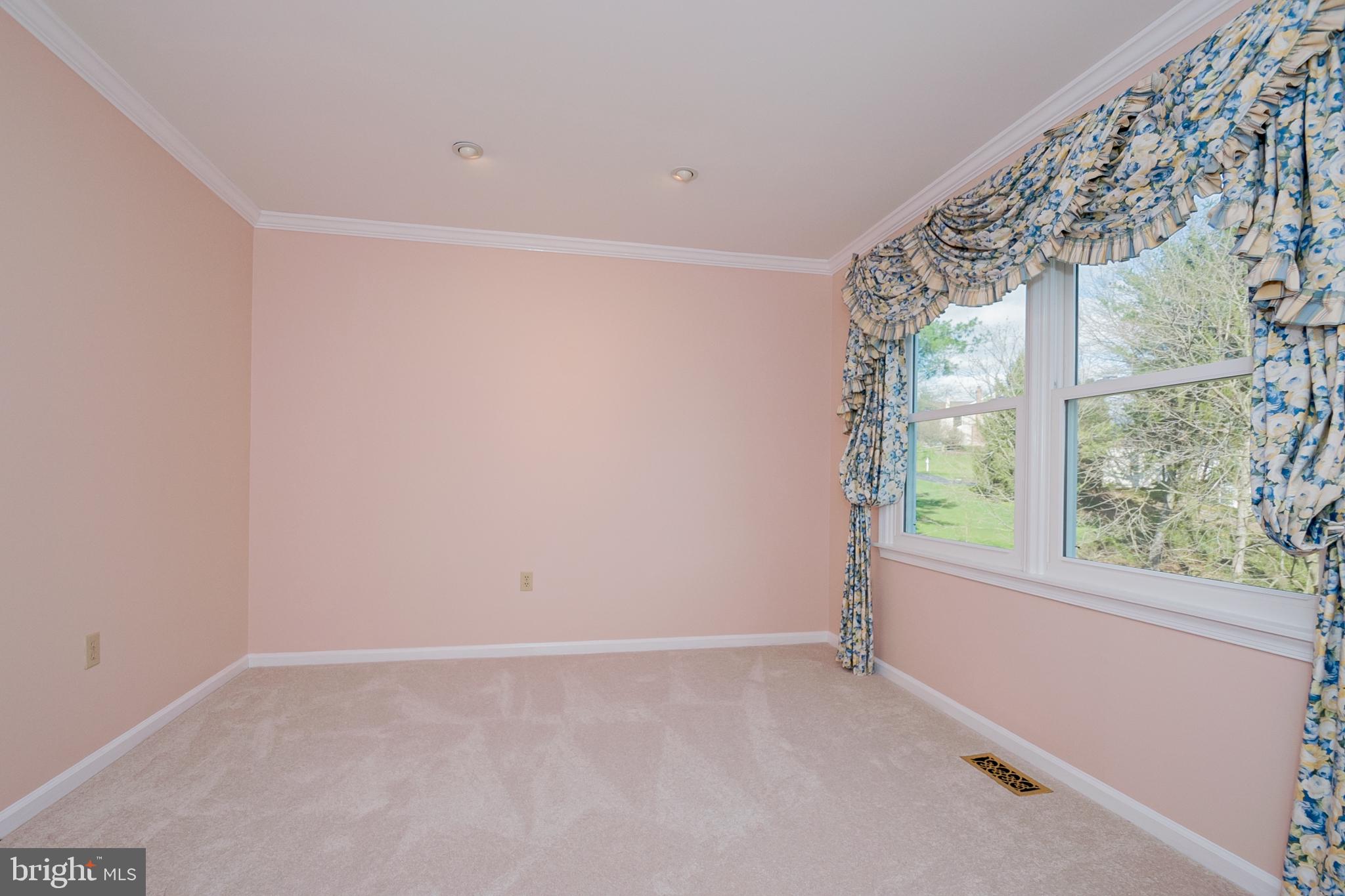 104 Bridle Path East Hockessin, DE 19707 - Photo 33 of 36 2nd-floor 3rd bedroom