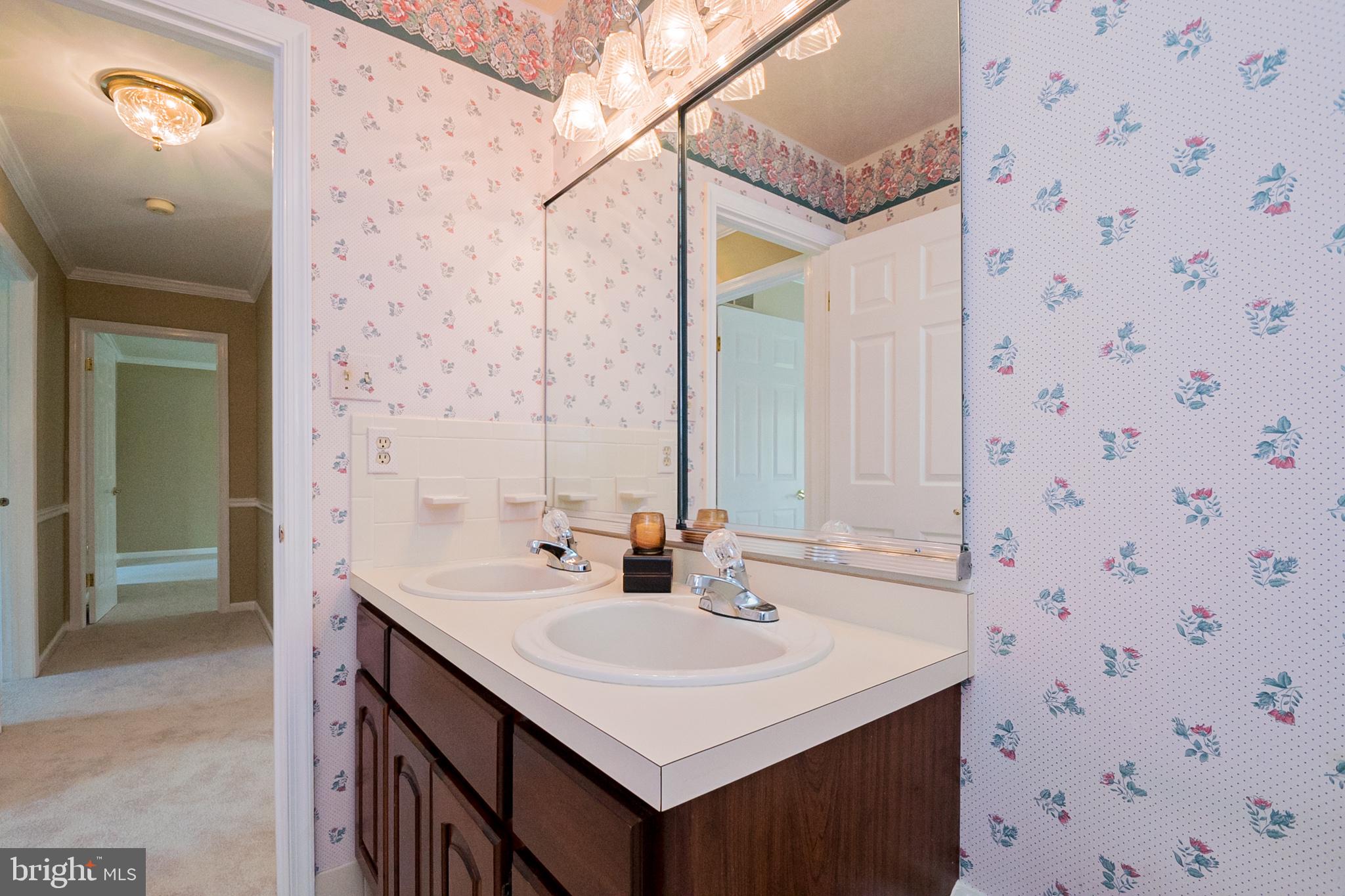 104 Bridle Path East Hockessin, DE 19707 - Photo 34 of 36 2nd-floor 2nd full bathroom