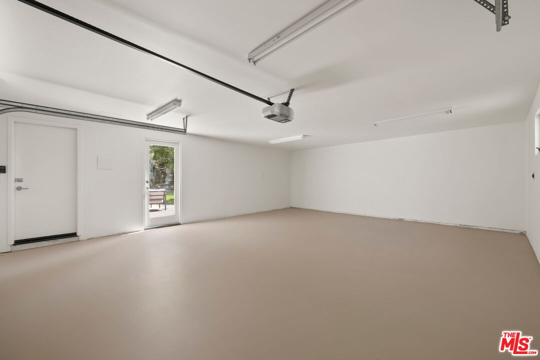 2100 Roscomare Road Los Angeles, CA 90077 - Photo 16 of 24 Gallery Image 16