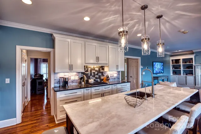 $998,500 | 649 46th Ave Drive Northeast, Hickory, NC 28601