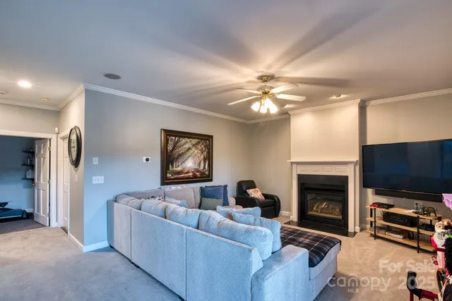 $998,500 | 649 46th Ave Drive Northeast, Hickory, NC 28601