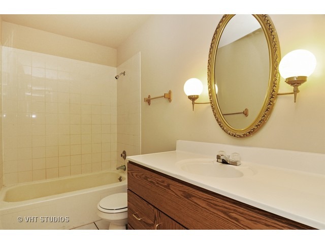 529 Northgate Road Lindenhurst, IL 60046 - Photo 8 of 10
