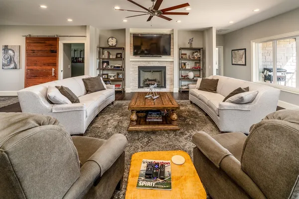 $1,200,000 | 9909 Decatur Road, Marion, IL 62959