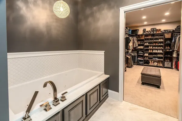 $1,200,000 | 9909 Decatur Road, Marion, IL 62959