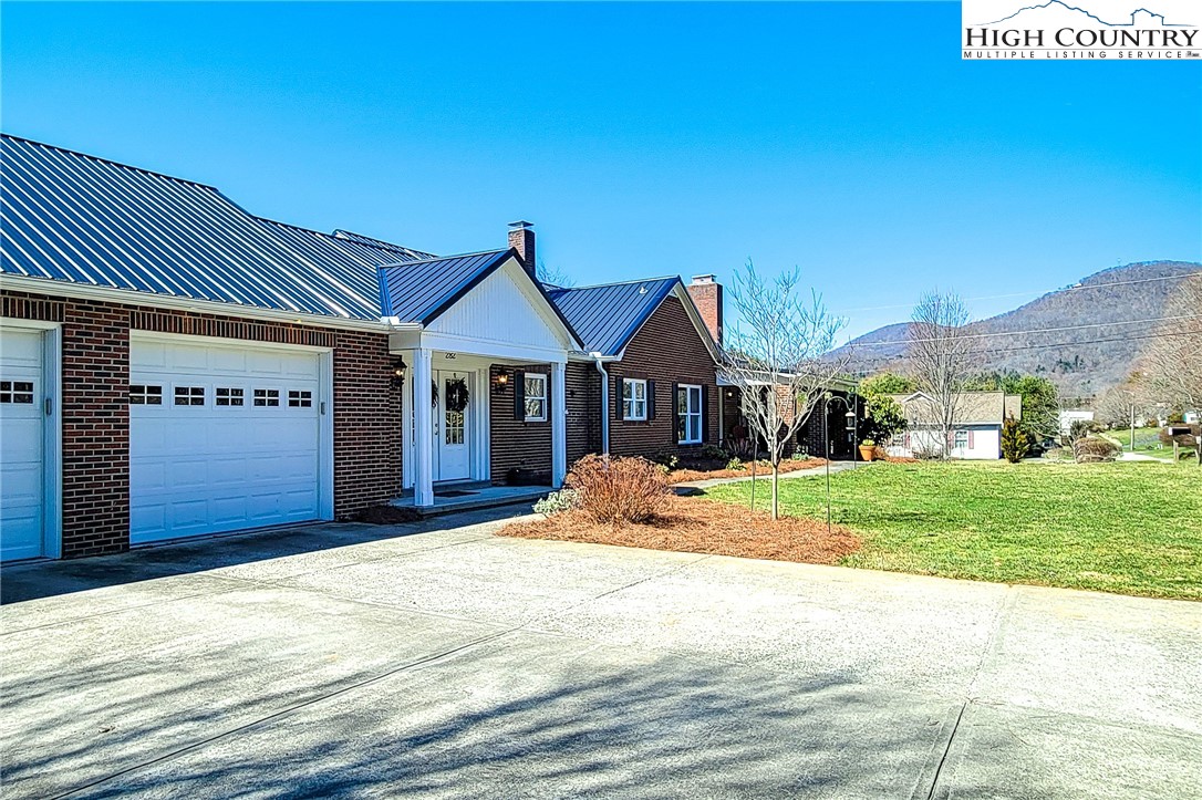 282 Daniel Boone Dr Extension Boone, NC 28607 - Photo 2 of 44 Gallery Image 2