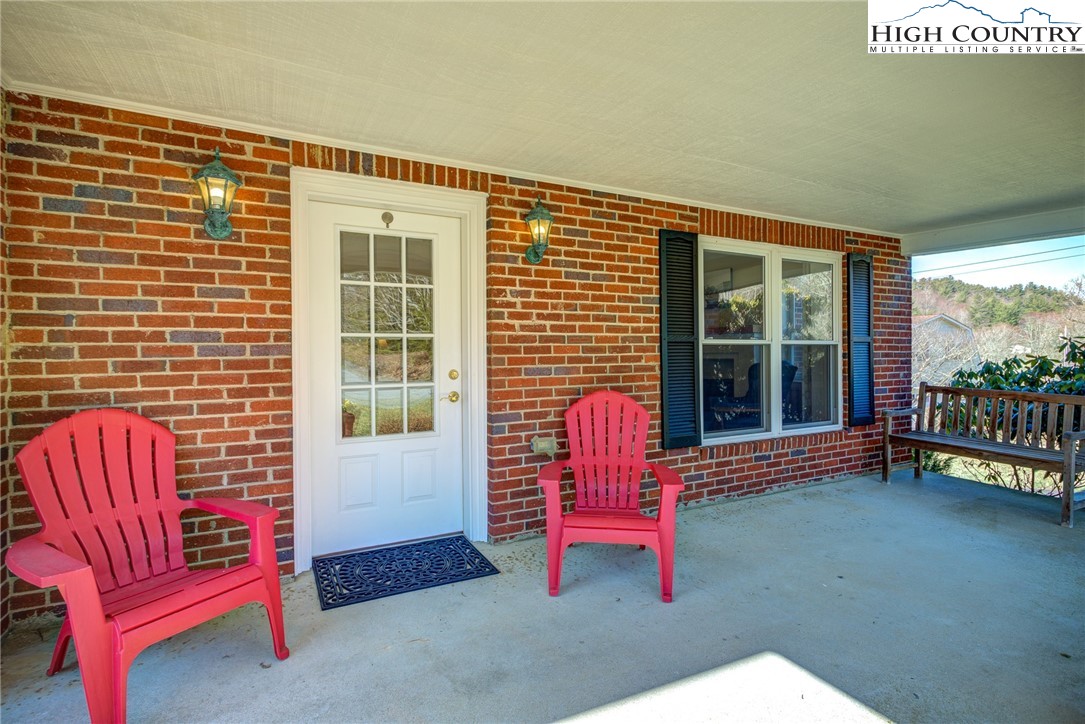 282 Daniel Boone Dr Extension Boone, NC 28607 - Photo 4 of 44 Gallery Image 4