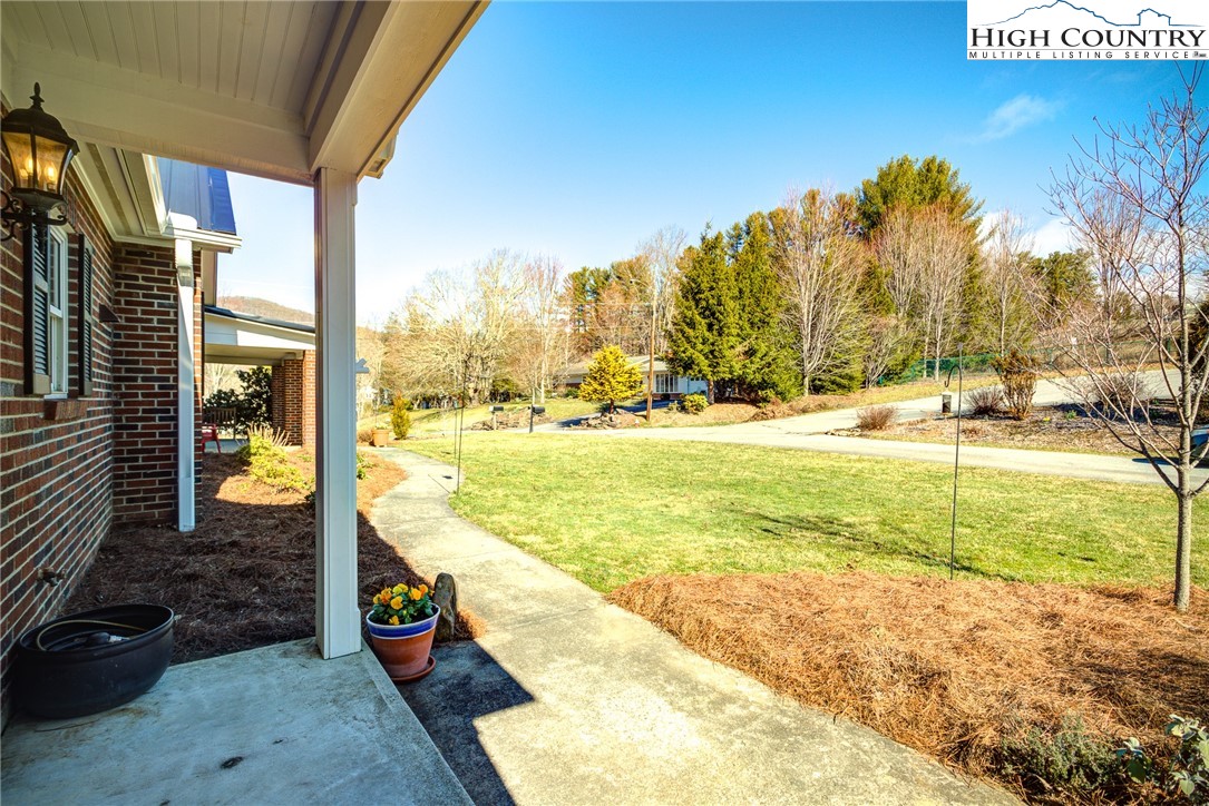 282 Daniel Boone Dr Extension Boone, NC 28607 - Photo 5 of 44 Gallery Image 5