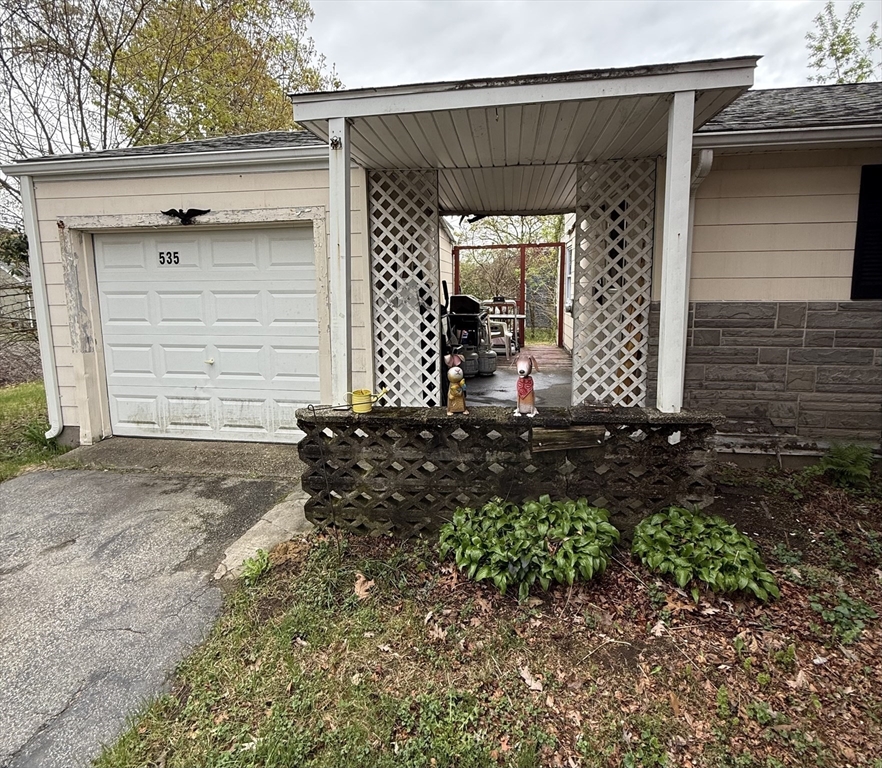 535 Prospect Street Chicopee, MA 01020 - Photo 3 of 21