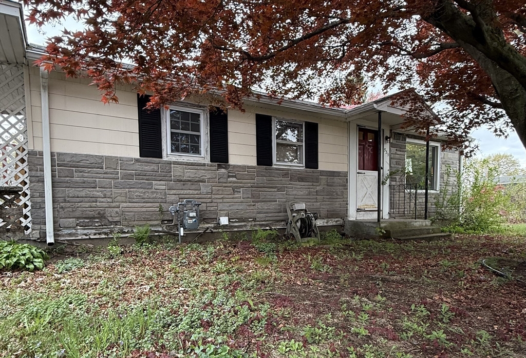 535 Prospect Street Chicopee, MA 01020 - Photo 4 of 21