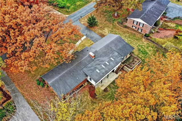 $725,000 | 10067 Springwood Drive, St. Louis, MO 63124