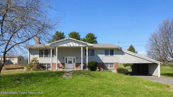 $425,000 | 16 Spruce Street, Kinderhook, NY 12184