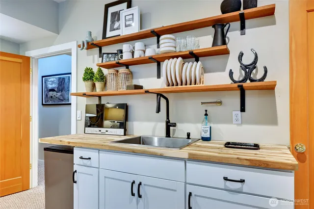 $1,700 | 25105 Taka Lane Northeast, Unit SUITEB, Kingston, WA 98346