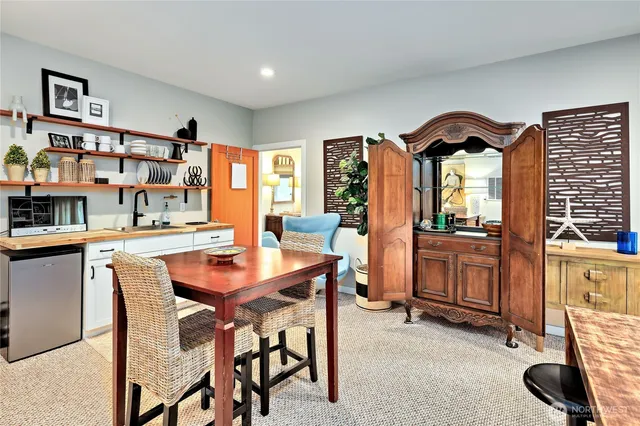 $1,700 | 25105 Taka Lane Northeast, Unit SUITEB, Kingston, WA 98346