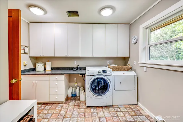 $1,700 | 25105 Taka Lane Northeast, Unit SUITEB, Kingston, WA 98346