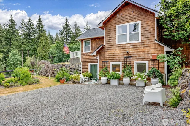 $1,700 | 25105 Taka Lane Northeast, Unit SUITEB, Kingston, WA 98346