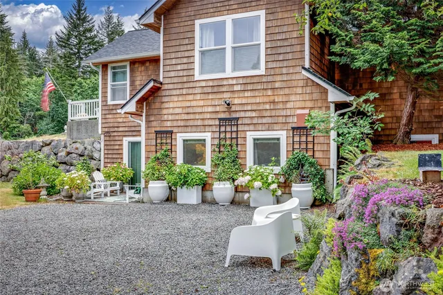 $1,700 | 25105 Taka Lane Northeast, Unit SUITEB, Kingston, WA 98346