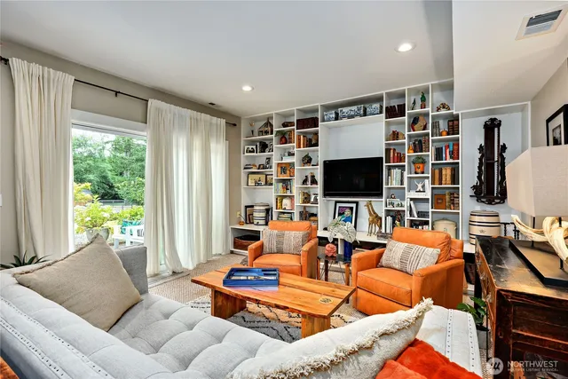 $1,700 | 25105 Taka Lane Northeast, Unit SUITEB, Kingston, WA 98346