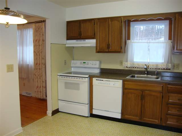 3 Mohawk View Road Colonie, NY 12110 - Photo 8 of 12 Photo 8