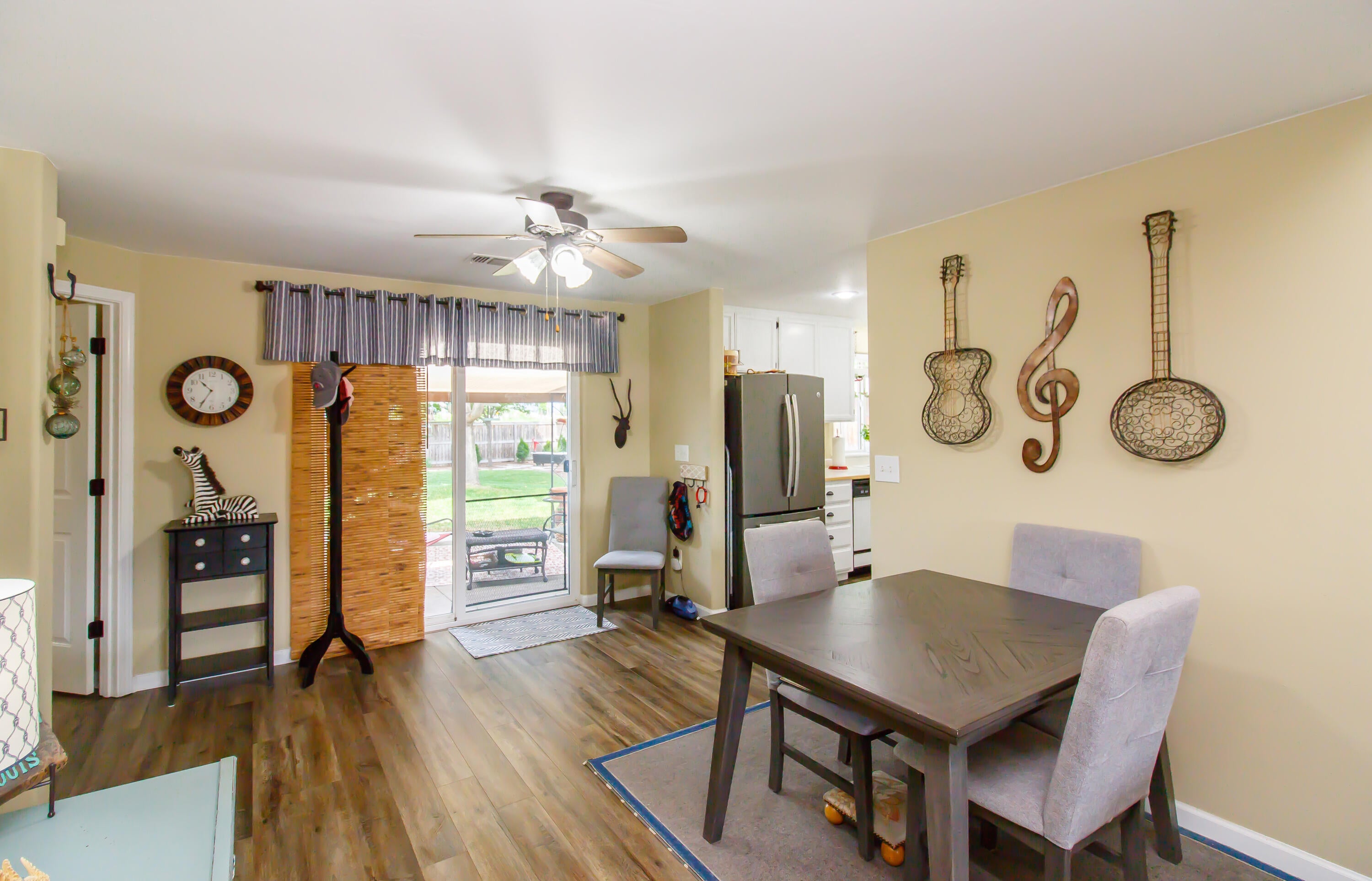 121 Autumn Ridge Road Talent, OR 97540 - Photo 6 of 25 Dining1