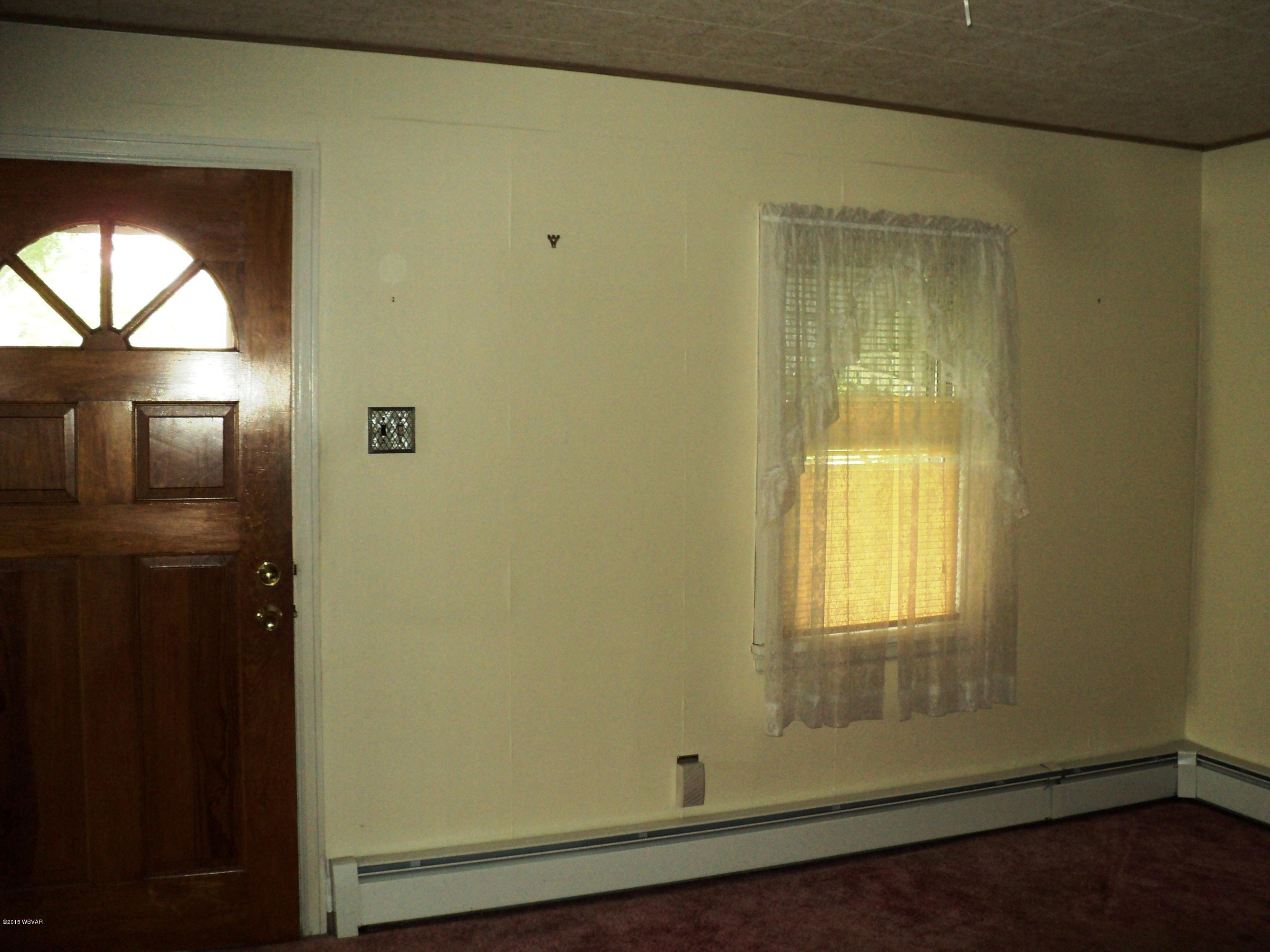2041 Reed Street Williamsport, PA 17701 - Photo 2 of 9 Living Room