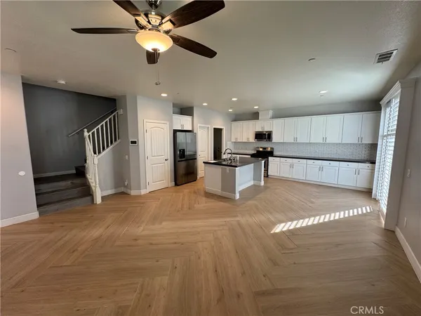 $3,300 | 501 Villa Way, Colton, CA 92324