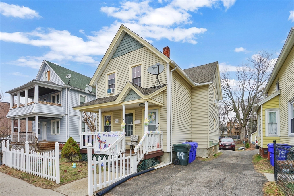 49 Andrew Street Springfield, MA 01109 - Photo 3 of 9