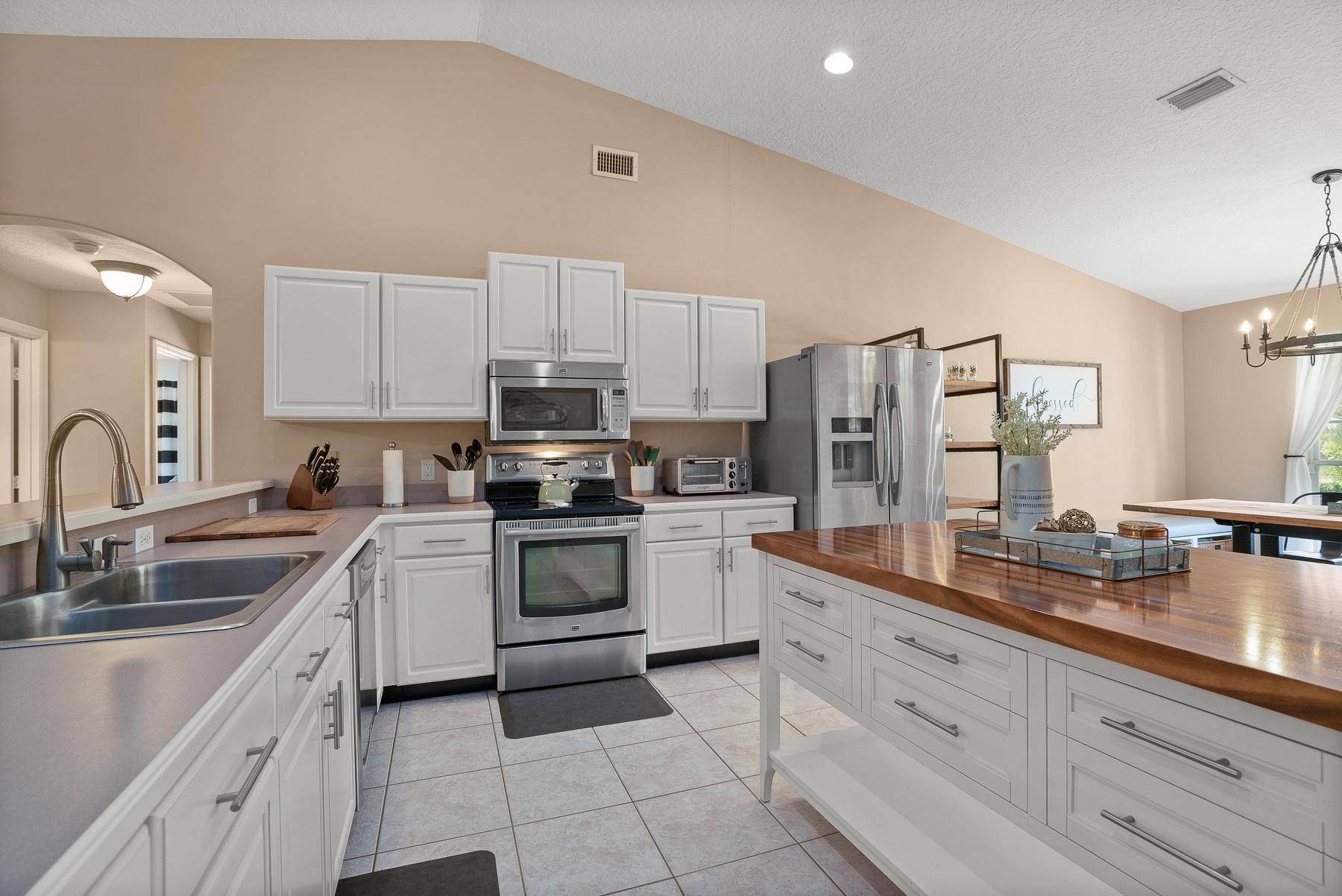 5770 Russakis Road Fort Pierce, FL 34951 - Photo 9 of 37 5770-Russakis-Dr-026