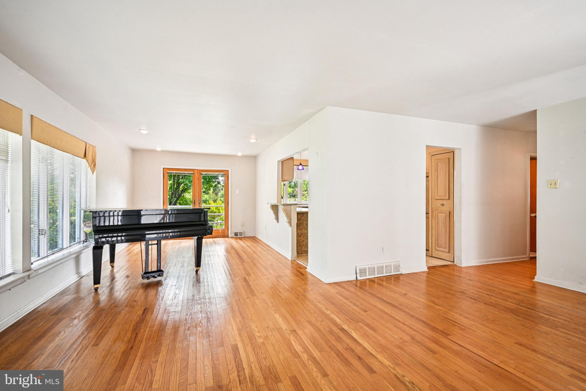 517 Falcon Road Norristown, PA 19403 - Photo 15 of 69 Gallery Image 15